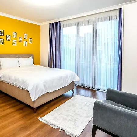 Flat With Balcony Close To Viaport Marina Tuzla 아파트 *