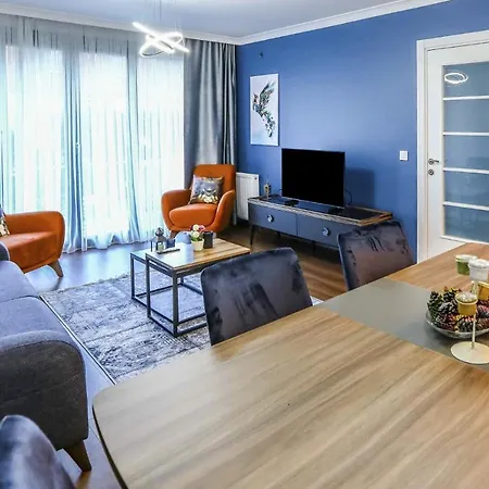 Flat With Balcony Close To Viaport Marina Tuzla Apartamento Estambul