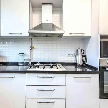 Flat With Balcony Close To Viaport Marina Tuzla Apartamento
