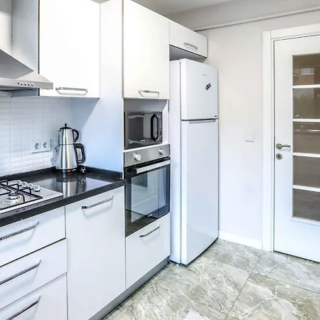 Flat With Balcony Close To Viaport Marina Tuzla Apartamento
